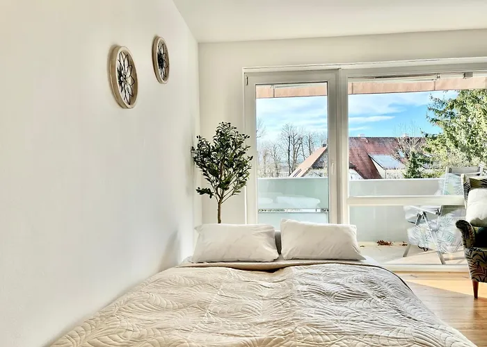 Snug 5 - Design Mit Sonnenbalkon, Ruhig, Zentral * 海瑞星阿莫斯